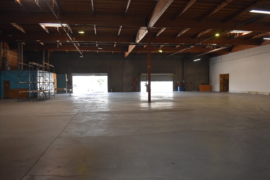 More Photos Of 3628-3640 Noakes St, Los Angeles Distribution For Lease
