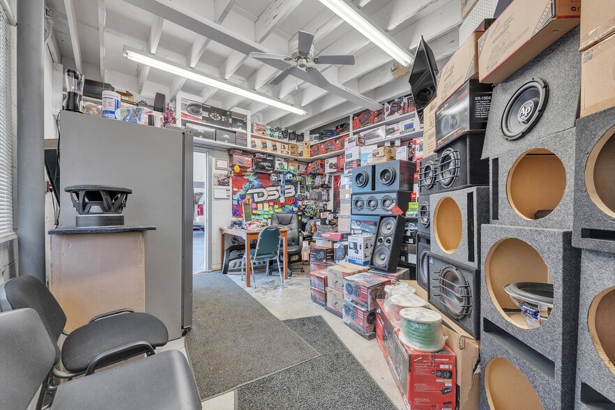 More Photos Of 2712-2716 Nevada Ave, Norfolk Research And Development For Lease