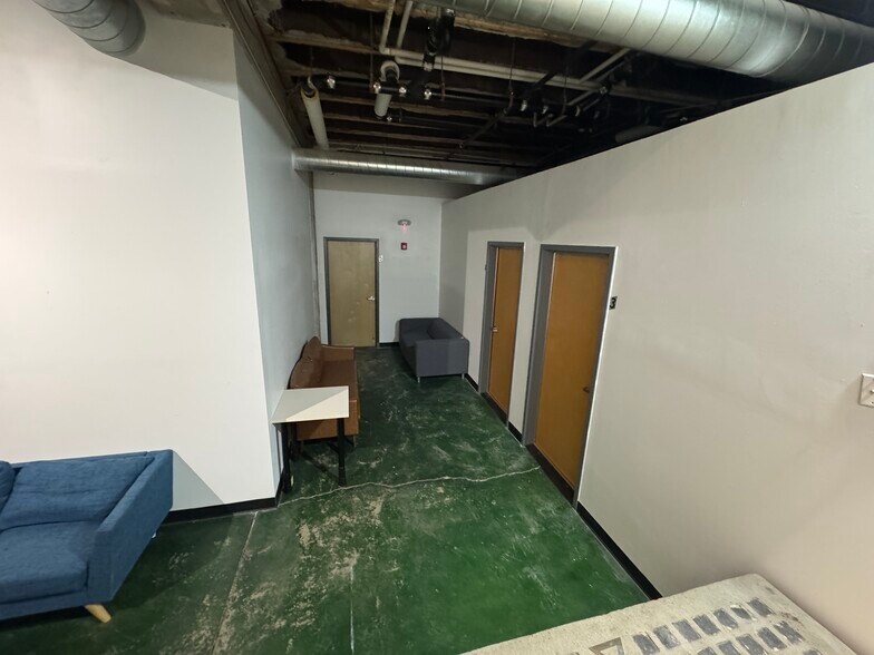 More Photos Of 1900 Main St, Kansas City General Retail For Lease