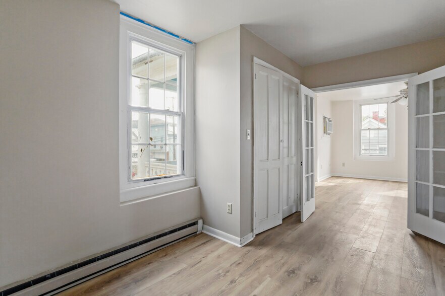 More Photos Of 102-104 N Main St, Edinburg Storefront Retail Residential For Sale