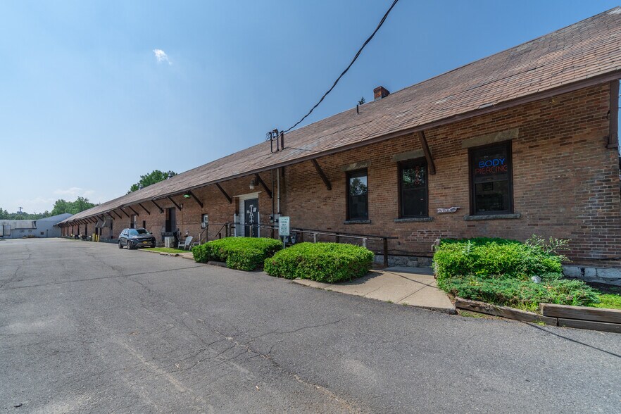 More Photos Of 80 W Circular St, Saratoga Springs Storefront For Lease