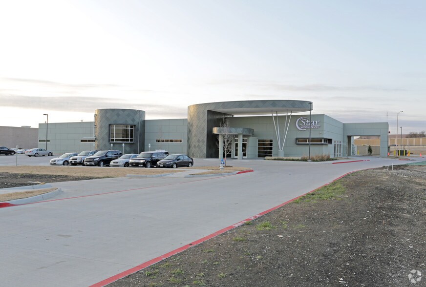 More Photos Of 4100 Mapleshade Ln, Plano Hospital For Lease