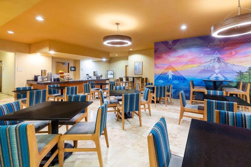 More Photos Of 1500 NE 134th St, Vancouver Hotel For Sale
