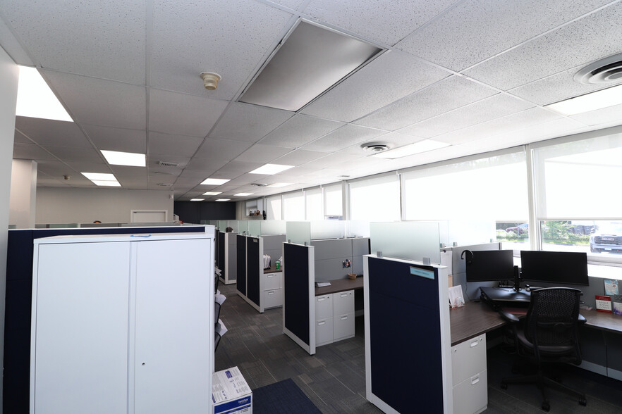 More Photos Of 631-635 Farmington Ave, Hartford Office For Sale