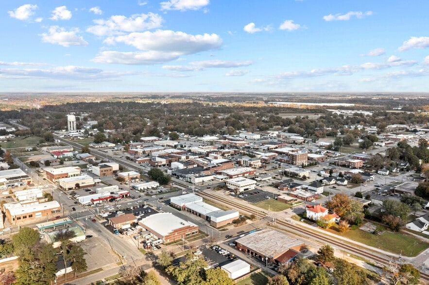 More Photos Of 123 S Railroad Ave, Dunn General Retail For Sale