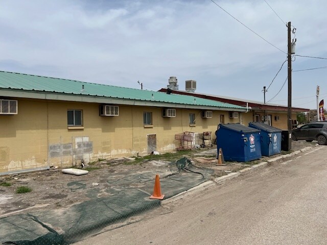 More Photos Of 208 S Ellis St, Menard Hotel For Sale