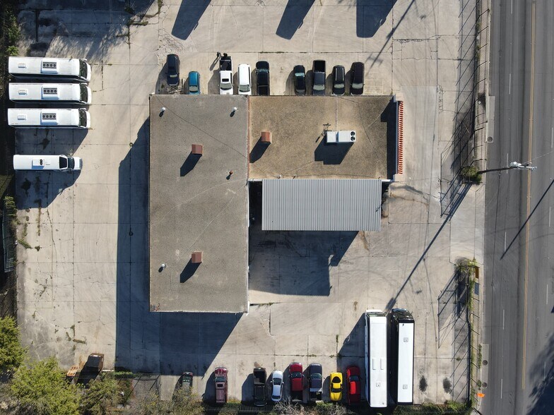 More Photos Of 1505 E Houston St, San Antonio Truck Terminal For Lease
