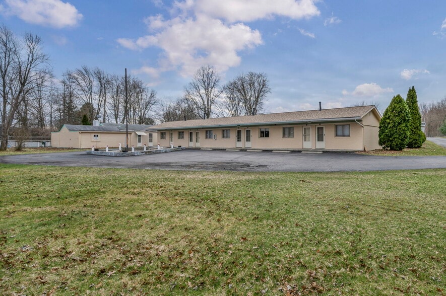 More Photos Of 44077 Oberlin Elyria Rd, Oberlin Hotel For Sale