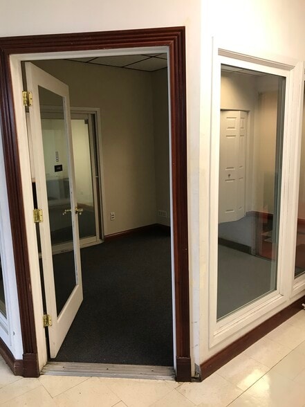 More Photos Of 4616 W Fullerton Ave, Chicago Light Manufacturing For Sale