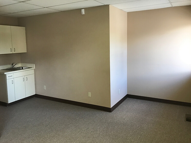 More Photos Of 10555 SE 82nd Ave, Portland Medical For Lease
