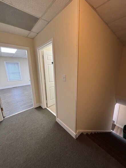 More Photos Of 1231-1249 Mall Dr, Richmond Medical For Lease