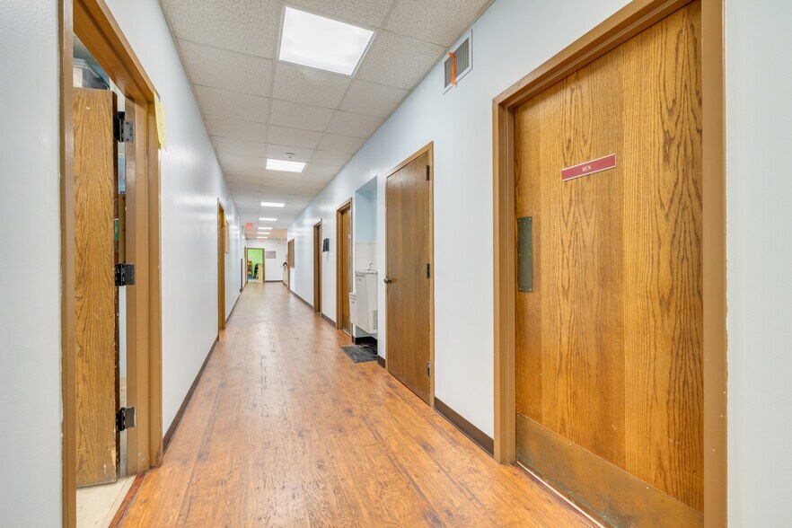 More Photos Of 3170 N McMullen Booth Rd, Clearwater Schools For Lease