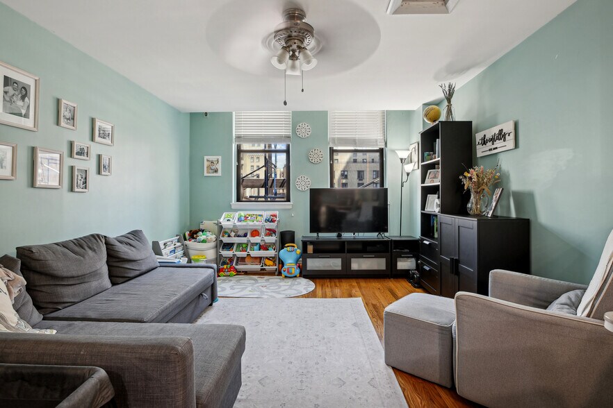 More Photos Of 236 W 72nd St, New York Office Residential For Sale