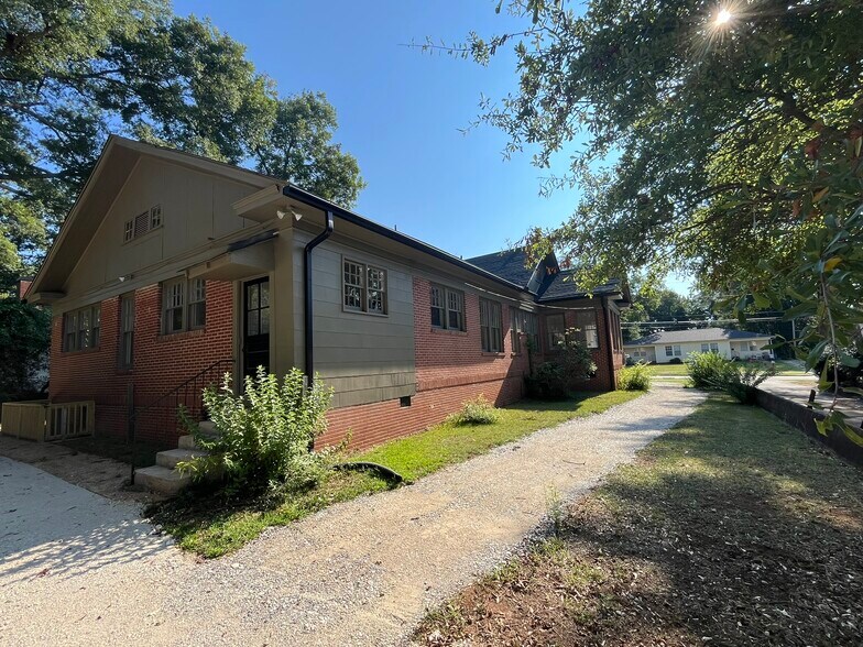 More Photos Of 406 S Lewis St, Lagrange Office For Lease