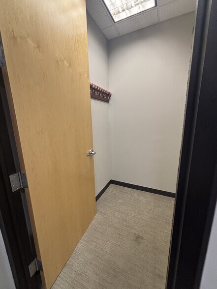 More Photos Of 5301 Veterans Memorial Pky, Saint Peters Office For Lease