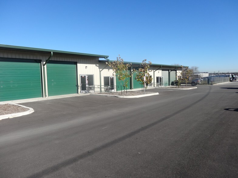 More Photos Of 540 Sandau Rd, San Antonio Light Manufacturing For Lease