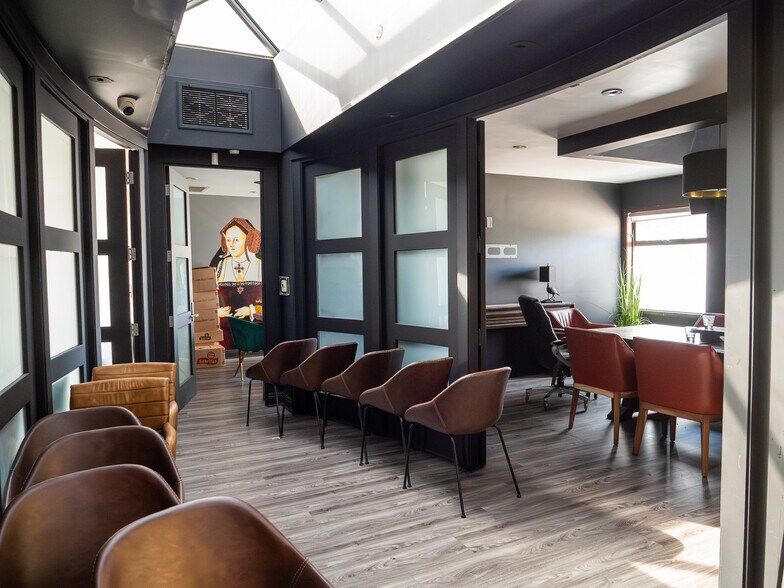 More Photos Of 1519 Wilshire Blvd, Santa Monica Restaurant For Sale