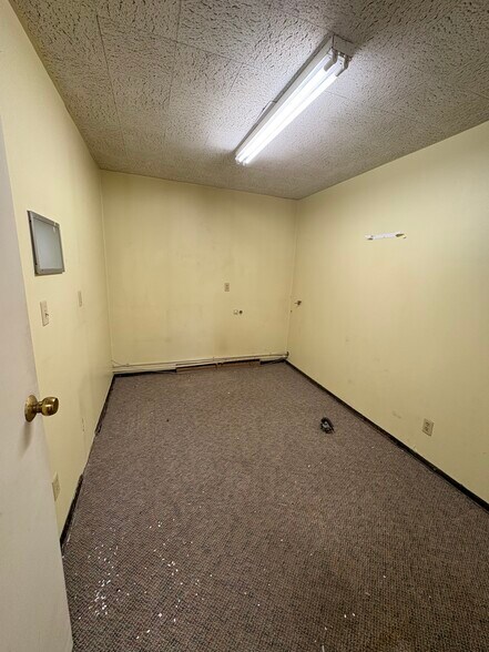 More Photos Of 2017 Sunset Blvd, Steubenville Office For Lease