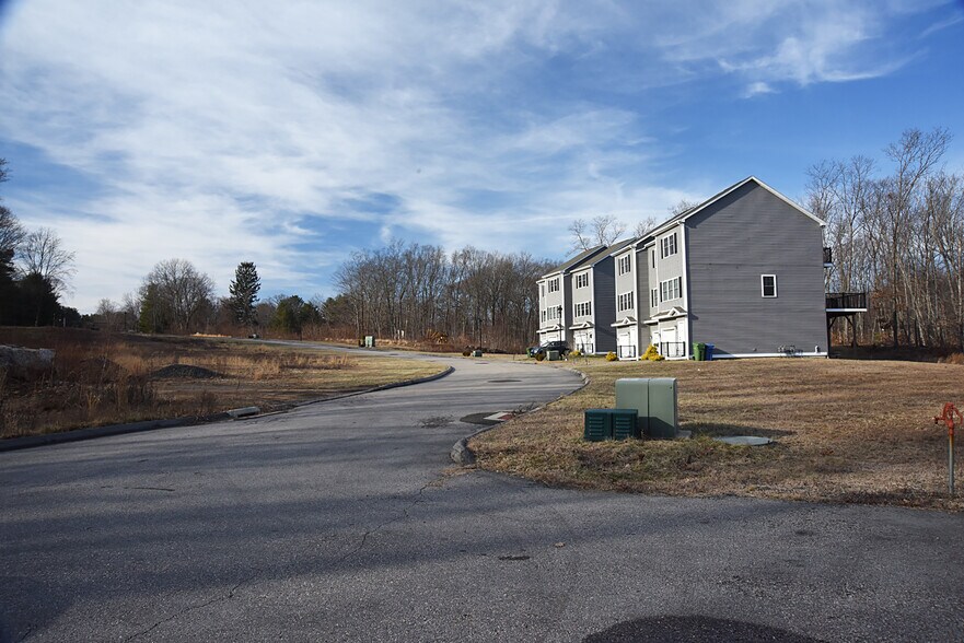 More Photos Of 206 E High St, East Hampton Land For Sale