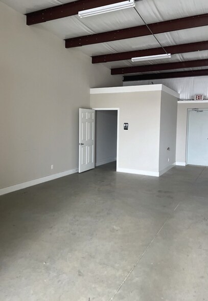 More Photos Of 2920 Wyndham Industrial Dr, Opelika Distribution For Lease