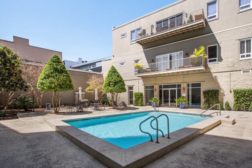 More Photos Of 840 Tchoupitoulas St, New Orleans Storefront Retail Residential For Sale