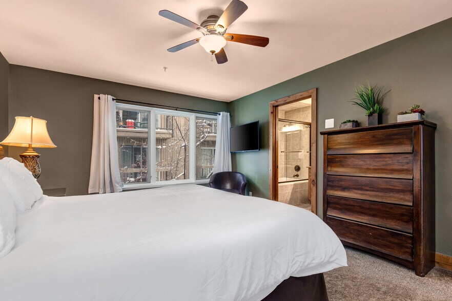 More Photos Of 1469 Woodside Ave, Park City Lodge Meeting Hall For Sale
