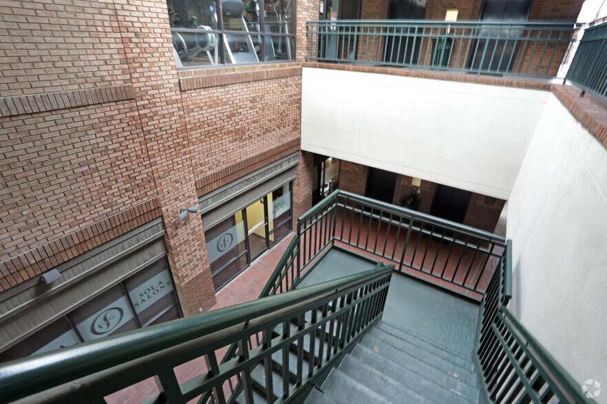 More Photos Of 4140 Lemmon Ave, Dallas General Retail For Lease