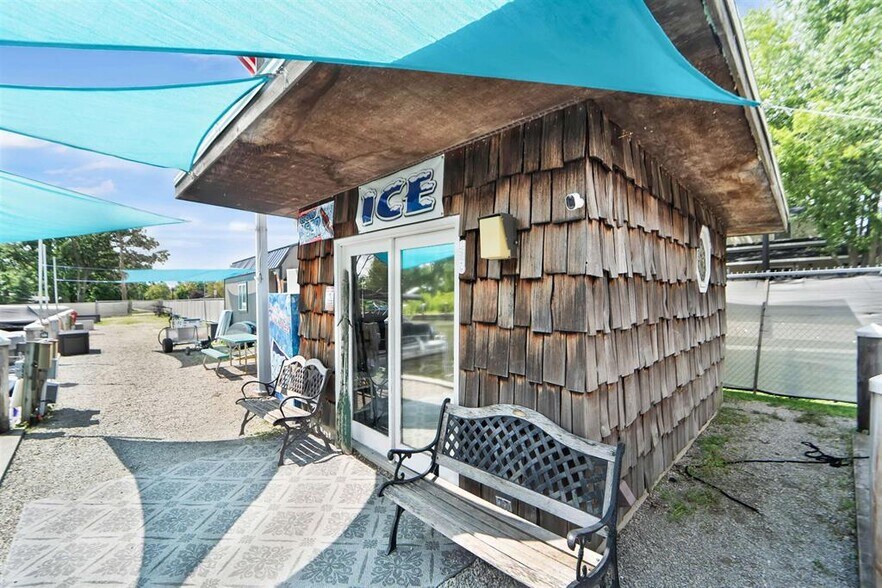 More Photos Of 1000 Bauman St, Oshkosh Marina For Sale