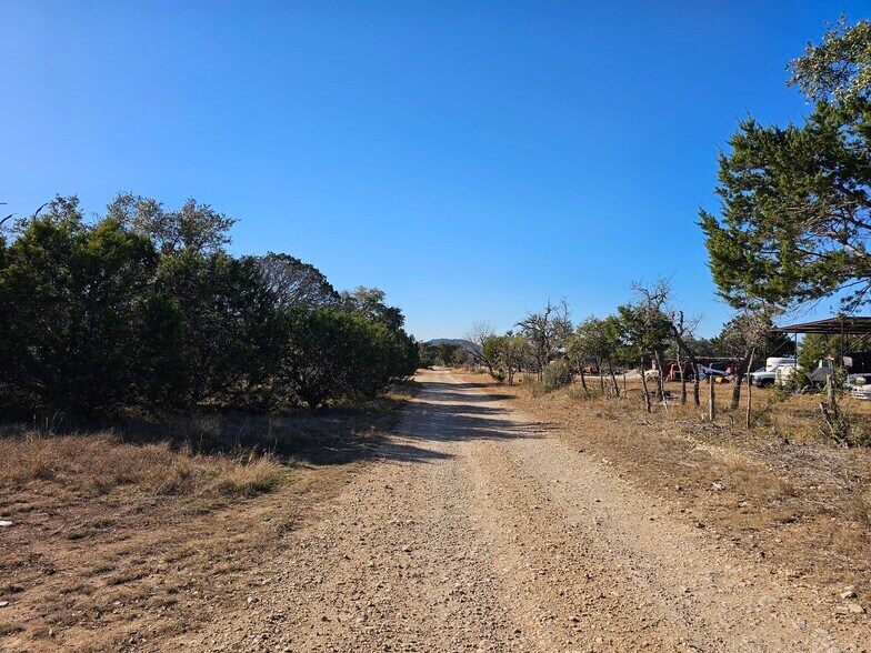 More Photos Of 854 N Creek Rd, Comfort Land For Lease
