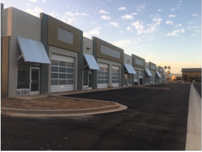 More Photos Of 426 N Dysart Rd, Goodyear Warehouse For Lease
