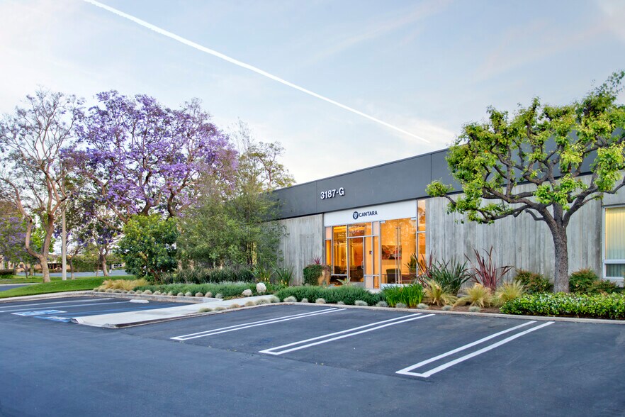 Primary Photo Of 3187 Airway Ave, Costa Mesa Light Manufacturing For Lease