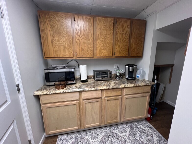 More Photos Of 1522 Oakhurst Dr, Charleston Office For Sale