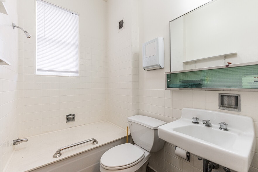 More Photos Of 223 E State St, Geneva Office For Sale