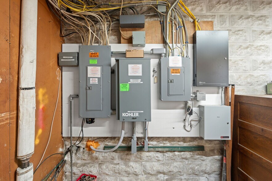 More Photos Of 1072 Main St, West Warwick Office For Sale