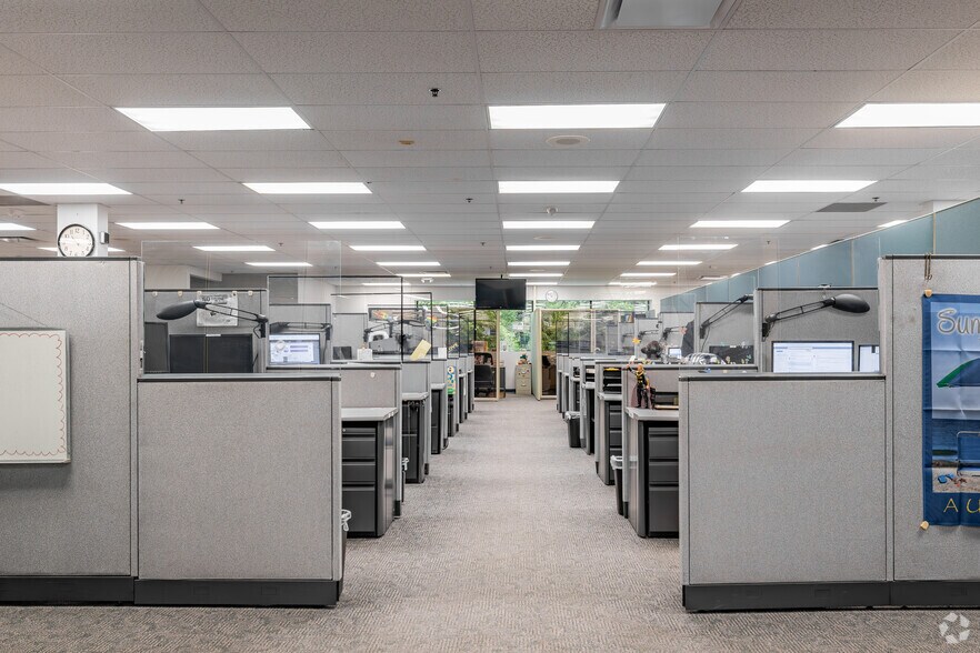 More Photos Of 15 Forest Pky, Shelton Light Manufacturing For Lease