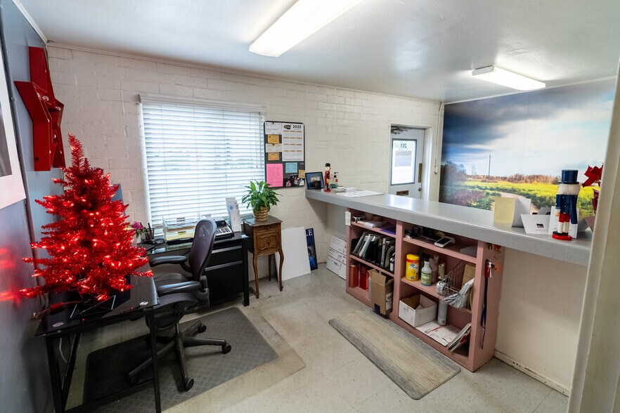 More Photos Of 201 S Pine St, Madera Office For Sale