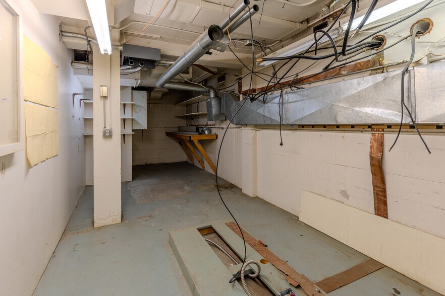 More Photos Of 4303 Memorial Hwy, Mandan Movie Radio TVStudio For Lease