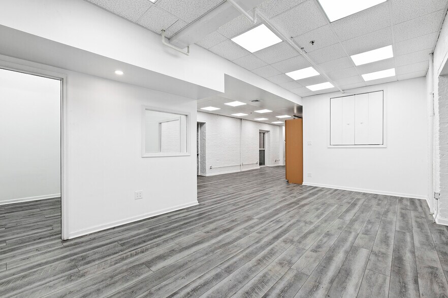 More Photos Of 447 W 36th St, New York Loft Creative Space For Sale