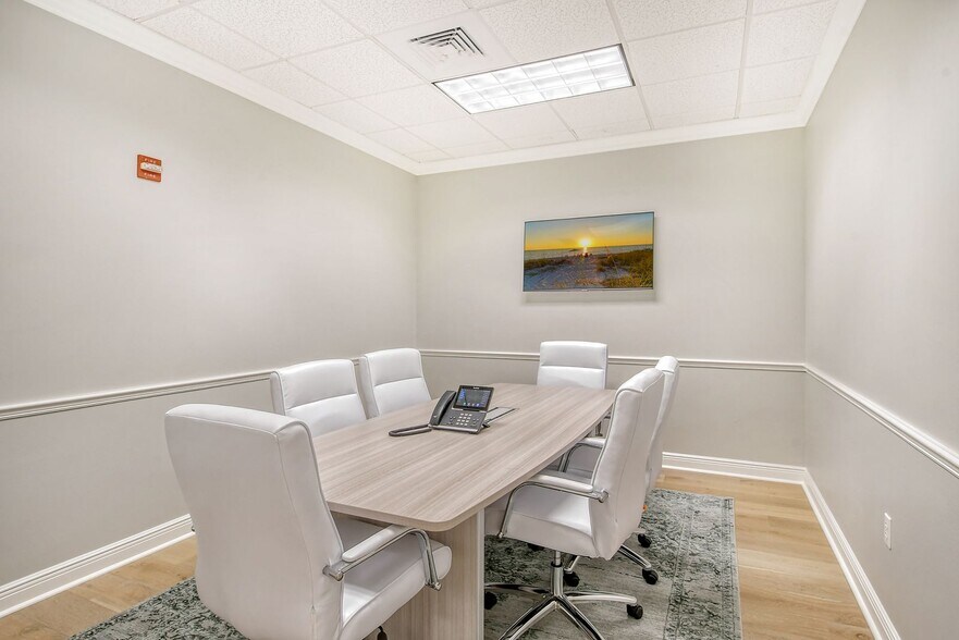 More Photos Of 2639 Fruitville Rd, Sarasota Medical For Sale