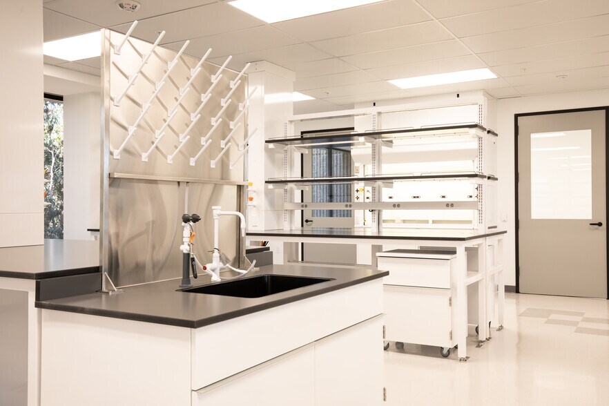 More Photos Of 1900 Alameda De Las Pulgas, San Mateo Research And Development For Lease