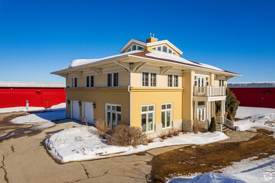 Primary Photo Of 35 Rue Saint-Jean-Baptiste O, Rigaud Manufacturing For Lease