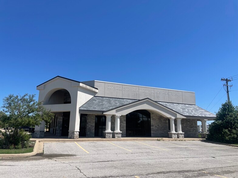 More Photos Of 1202 Brookview Dr, Ardmore Storefront Retail Office For Sale