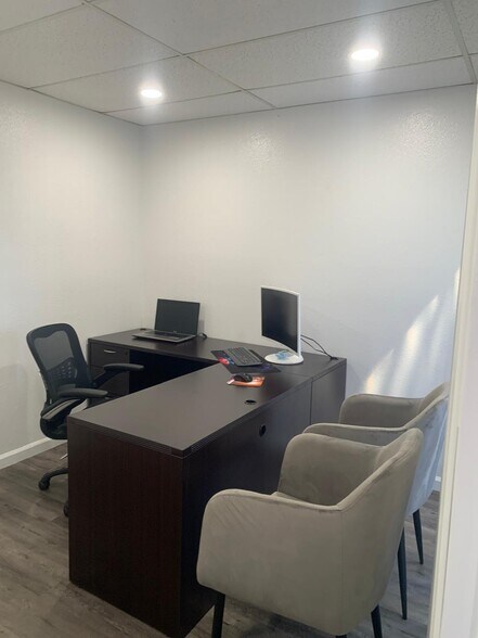 More Photos Of 6959 Linda Vista Rd, San Diego Storefront Retail Office For Lease