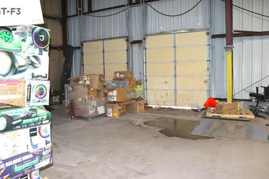 More Photos Of 1301 Industrial Park Rd, Mountain Grove Warehouse For Sale