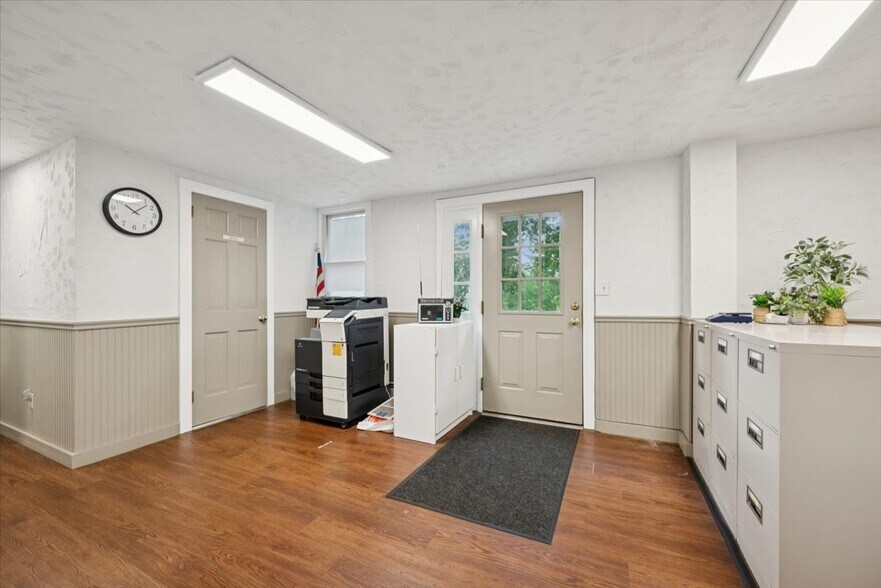 More Photos Of 192 Central Ave, Stirling Office For Sale