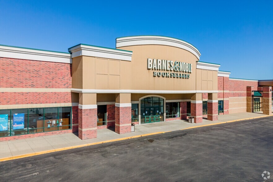 More Photos Of 2710 S Green Bay Rd, Mount Pleasant Freestanding For Lease