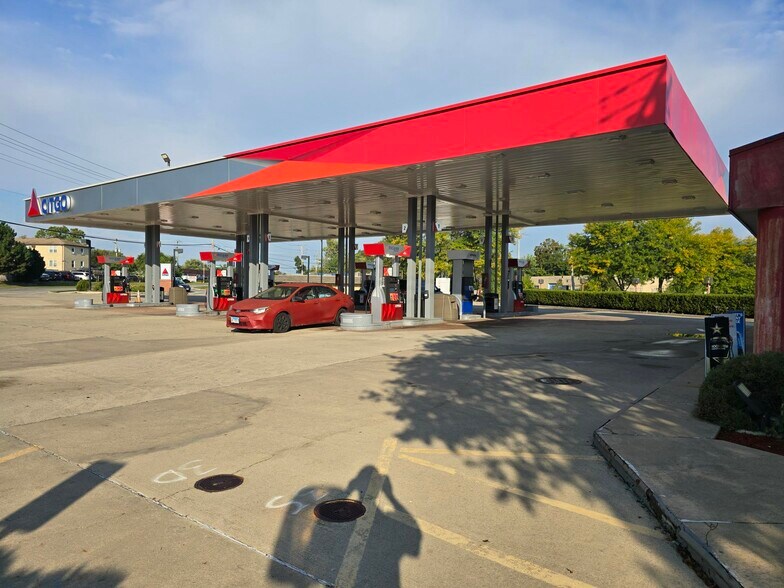 Primary Photo Of 7401 Jensen Blvd, Hanover Park Service Station For Sale