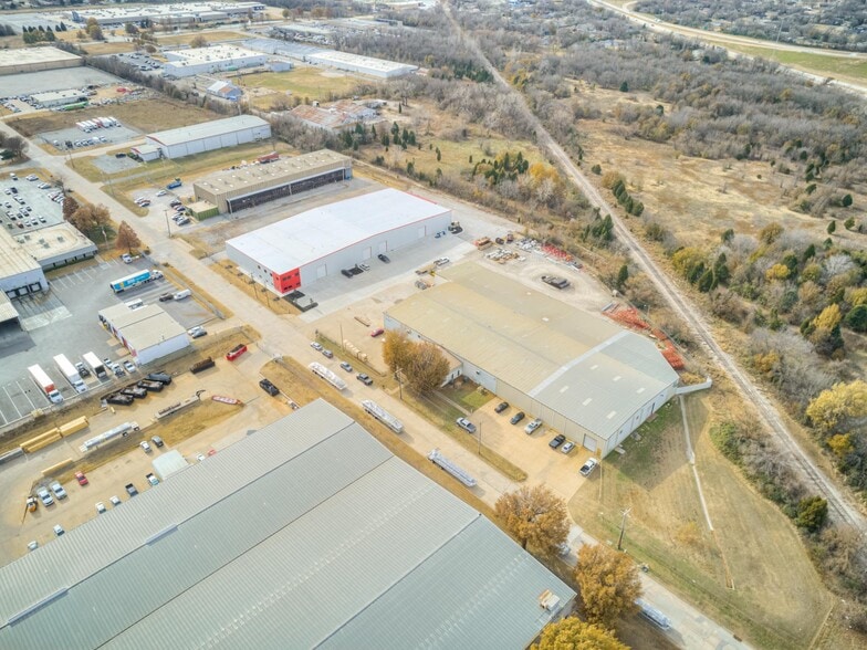 More Photos Of 3000 N Florence Ave, Tulsa Distribution For Lease