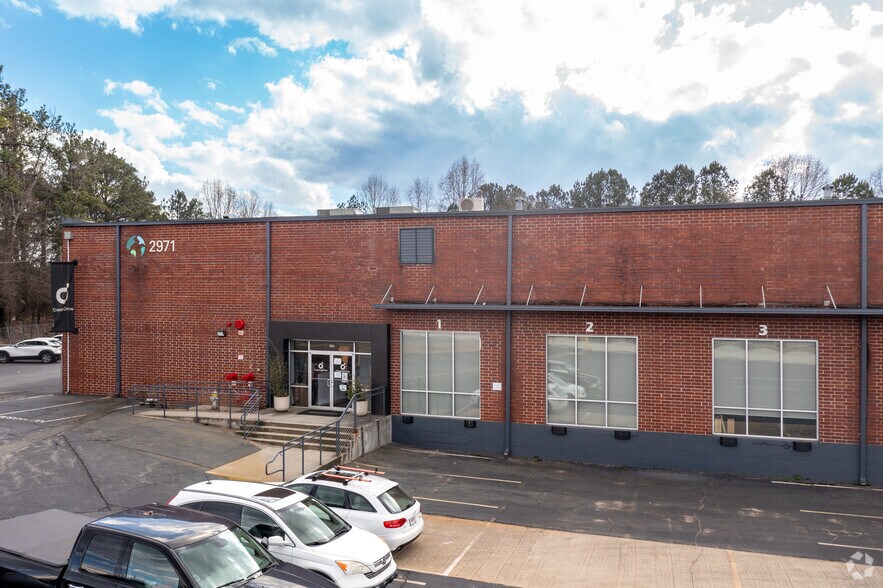 More Photos Of 2971 Olympic Industrial Dr SE, Smyrna Warehouse For Lease