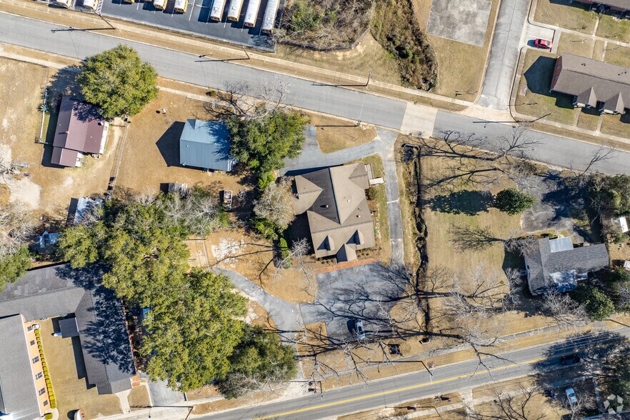 More Photos Of 501 Griffin Ave, Eastman Office For Sale